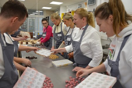 Práca s čokoládou v kurze Cukrár/Cukrárka bola dokonalý zážitok